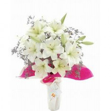 Exclusivo arreglo de Liliums blancos